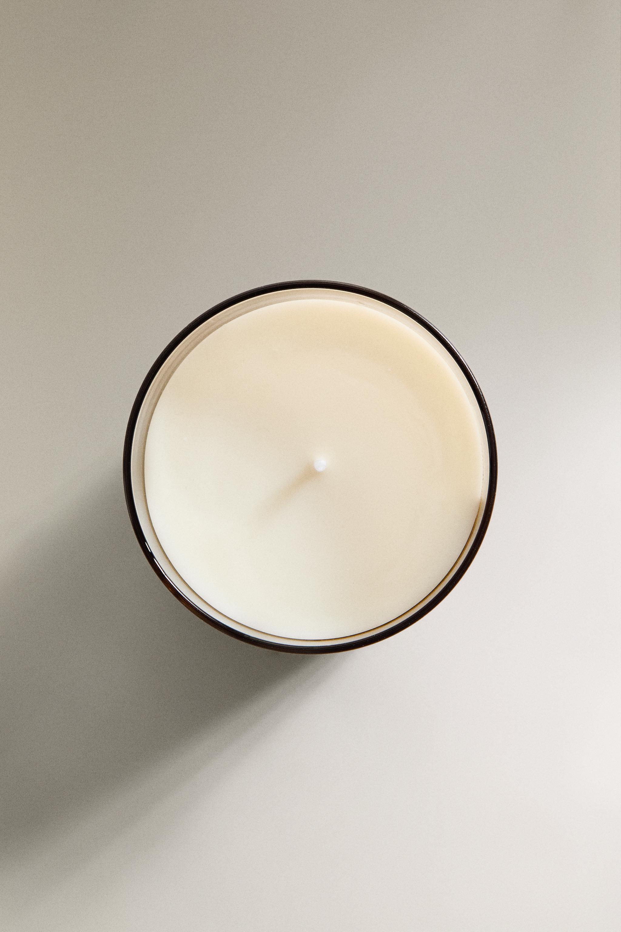 (250 G) RIVER VIOLET SCENTED CANDLE